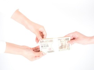 親から子へ1000万円譲渡の贈与税はいくら？　計算や節税方法を解説