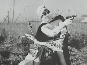 素顔を隠したヒーローに魅せられる私たち、なぜ　「仮面結社」に入った博物館長に聞いた