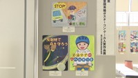 交通安全ポスター入賞作品を展示　香川県の小中学生が制作…傘さし運転やながらスマホの危険訴え