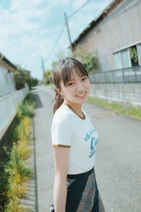 海邉朱莉「B.L.T.2025年7月号」（東京ニュース通信社刊）撮影／前康輔