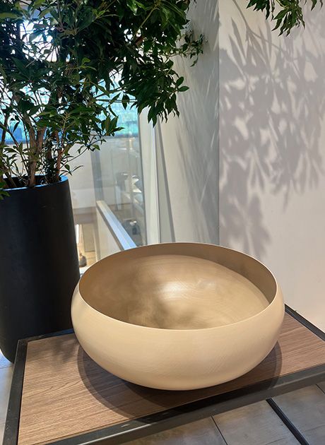 塗師・赤木明登さんが生む「輪島塗」の柔らかな美 ブルネロ クチネリ