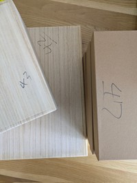 戻ってきた委託商品の桐箱に…（山本裕輔さん提供）