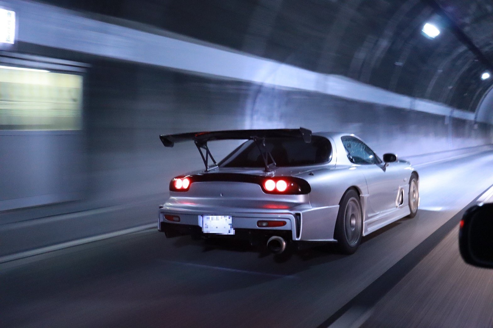 暖機せず速やかに出庫」「入庫の際はすぐにエンジンを切って」排気音に