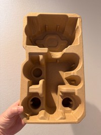 独特な凹凸や素材の色合いが、劇中の砂漠の建造物を思わせる梱包材／バギさん（@BAGI8461）提供