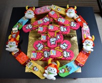 山口青旭堂の社内には靴下とぬいぐるみで「金」の字をかたどったディスプレイもあった（京都市中京区）
