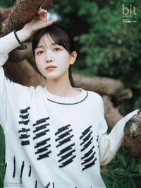 「blt graph.vol.113」別冊付録：久保史緒里（乃木坂46）　特大ポスター①