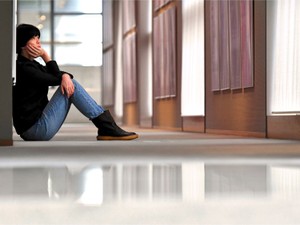 演劇が「唯一の居場所」だった少女が、歴代最年少の芸術監督になるまで