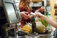 アメリカでの買い物風景を見ていた3歳の息子は……。写真はイメージです（Drobot Dean/stock.adobe.com）