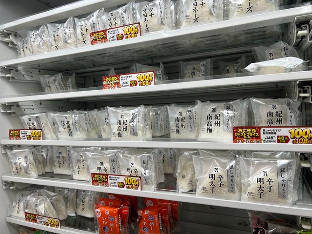 コンビニおにぎりに起こった異変…そう海苔がないんです（ゆうさん提供）