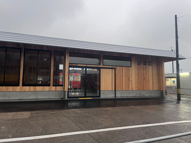 この時はまだ入れなかったという新しい駅舎（提供：しんうらさん）