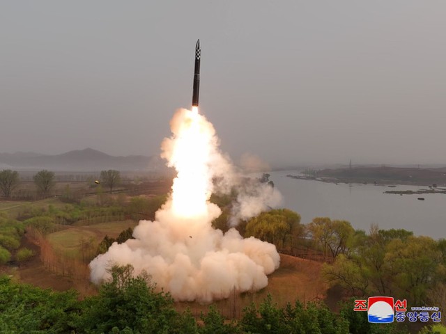 北朝鮮の弾道ミサイルは新型の「火星砲18」固体燃料式か なぜレーダー