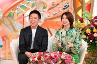 岸田奈美氏（右）と、その夫＝「新婚さんいらっしゃい！」10月12日放送回よりⓒABCテレビ