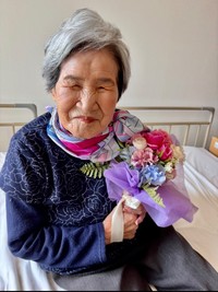 「メイク仕上がりに満面の笑顔　『私たちのために生きる』と力強く語った瞬間」／和田さん（@yukiko10130104）提供