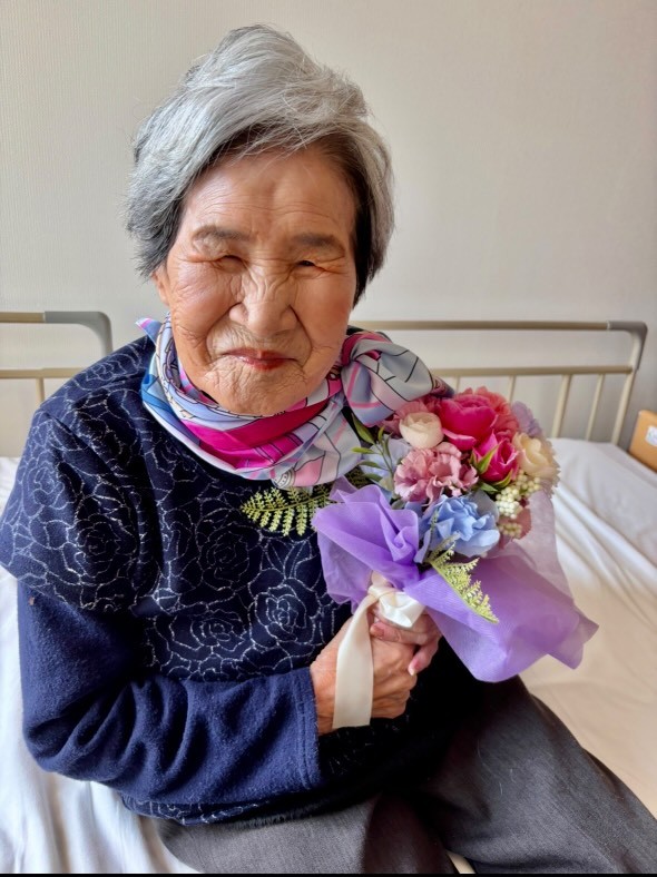 「メイク仕上がりに満面の笑顔　『私たちのために生きる』と力強く語った瞬間」／和田さん（@yukiko10130104）提供