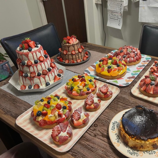 Threadsに投稿した妻への手作りビュッフェに大反響！作ったのは土木の現場監督を務めるパパ（提供：@sweets_or_tenyaさん）