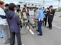 外国人の交通安全教室（善通寺ロータリークラブ提供）