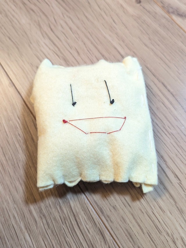 息子さんは「顔つくった！」と言って、こちらの作品を見せてくれたそう／4児の父さん（@kt6666g）提供
