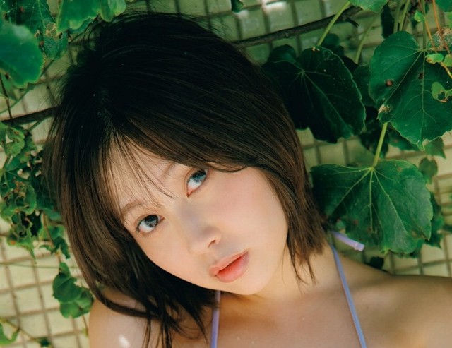 「FLASH」（25年11月11日発売号）に登場した、あゆのⓒ光文社／週刊FLASH（写真・U-YA）