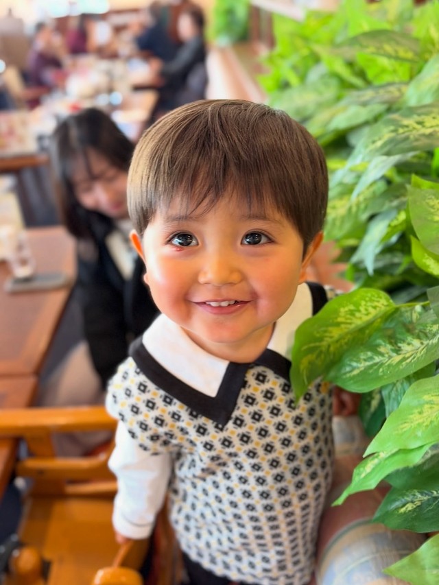 店員さんにも「ありがとうございます」とこの笑顔♡（提供：@hyu.mogmogさん）
