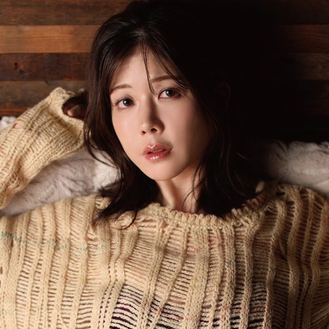 巻頭グラビア・「高宮まり」