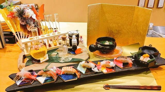 9月第２週から出す「薬膳寿司セット」（7,000円・税別、予約制）。予約制にしたのは、そのお客さまの体調に合わせた内容でお出しするため