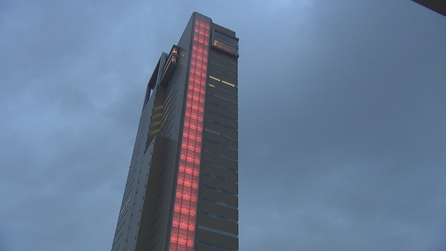 高松シンボルタワーがライトアップ　新型コロナ感染防止を呼び掛け