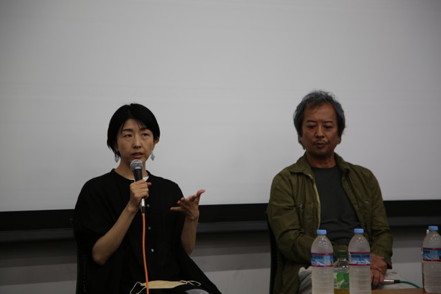 ティーチインに参加した早川千絵監督と浦田秀穂撮影監督＝武蔵野美大