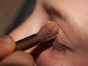 「女性は化粧をするのがマナー」は本当？化粧を強要されたくない