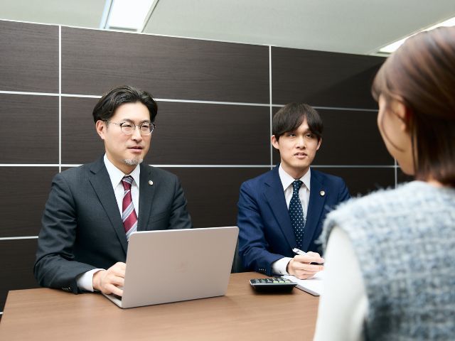 弁護士法人フォースクエア法律事務所2 会議中
