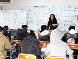 外国人の子どもの教育、支える民間の学び場