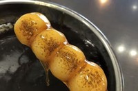 老若男女に人気のみたらし団子、和菓子店でもコンビニでもおなじみ（提供：金精軒）