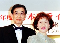高島忠夫さん、寿美花代さん夫妻（1999年）