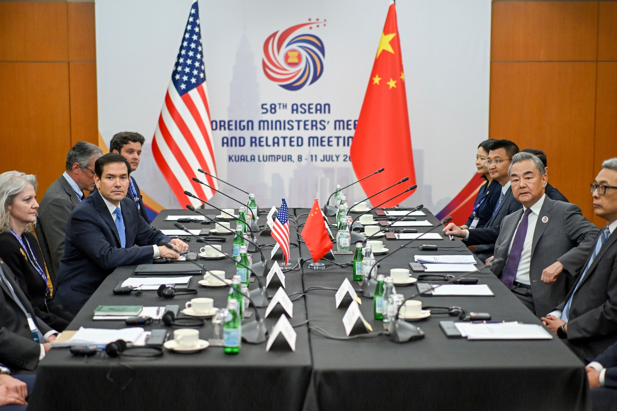 卢比奥和王压力合作在马来西亚谈话后，当时美国 – 中国紧张局势immer