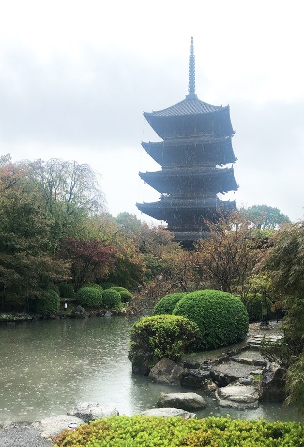 日本最古にして最大級の三門 秋の古都京都でしばしの現実逃避