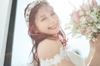 「ゼクシィ」7月号で花嫁姿に変身した、しなこ