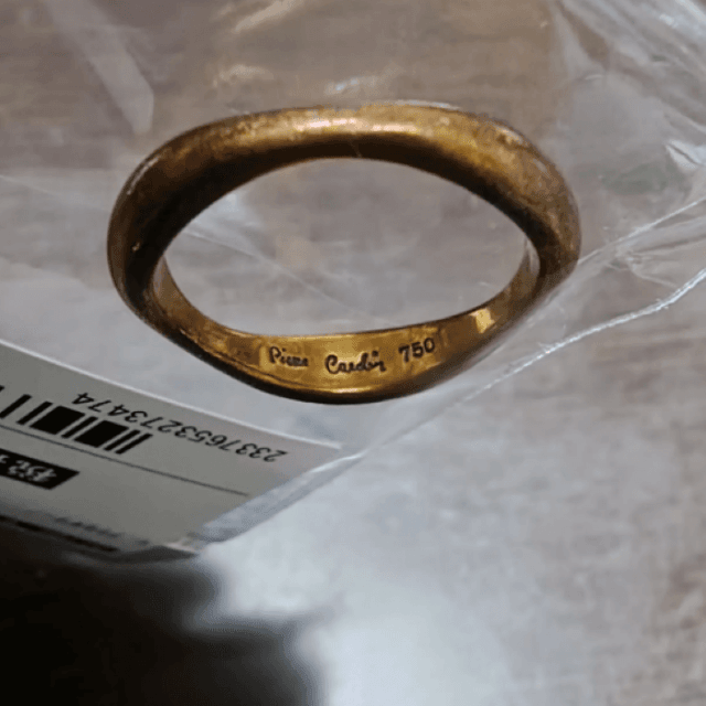 裏側にブランド名と18金である刻印を発見（画像提供：瑞凪スイレンさん）