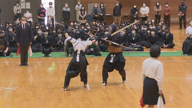 「男子剣道部VS女子なぎなた部」異種武道大会　接戦を制したのは…　香川・琴平高校