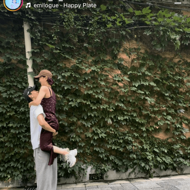 「我慢できず、1ヶ月で会いに行ってしもた！」（村上佳菜子(@kanako_m_official)さんのインスタグラムより）