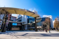 池袋西口公園（健太 上田/stock.adobe.com）