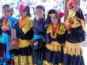 生理、出産は薄暗い小屋で？少数民族のタブーに挑み、女性の生きづらさ変えた日本人