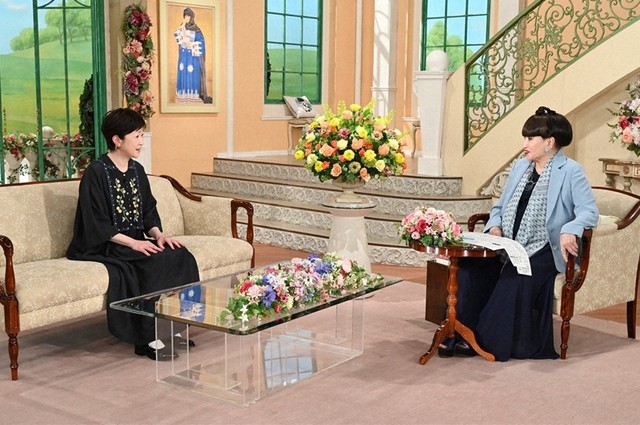 黒柳徹子さん（右）とトークを展開する山瀬まみさん