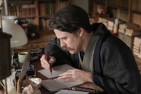 帝大を解雇されたヘブン（トミー・バストウ）は次の働き口を求めて方々をあたるが、どこからも採用をもらえなかった　(C)NHK