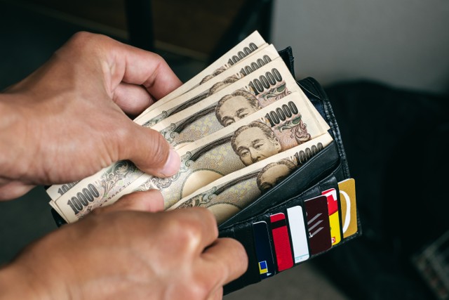 あなたのお財布、中身はどれぐらい？（FajarKholikul/stock.adobe.com)
