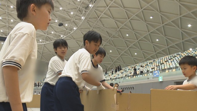 香川県立アリーナで行われた避難所生活体験