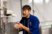 「手がツルツルや」と驚く下柳さん