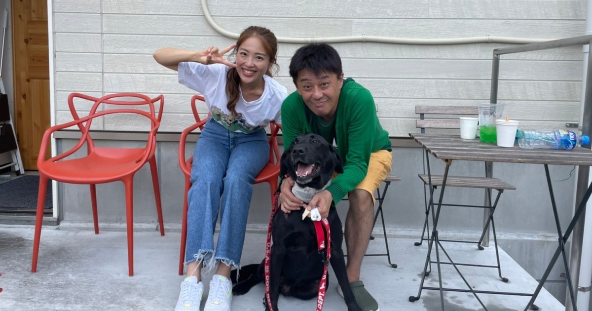 さかがみ家カフェ」てんやわんや 多彩な犬たちとお客様の笑顔、まさに