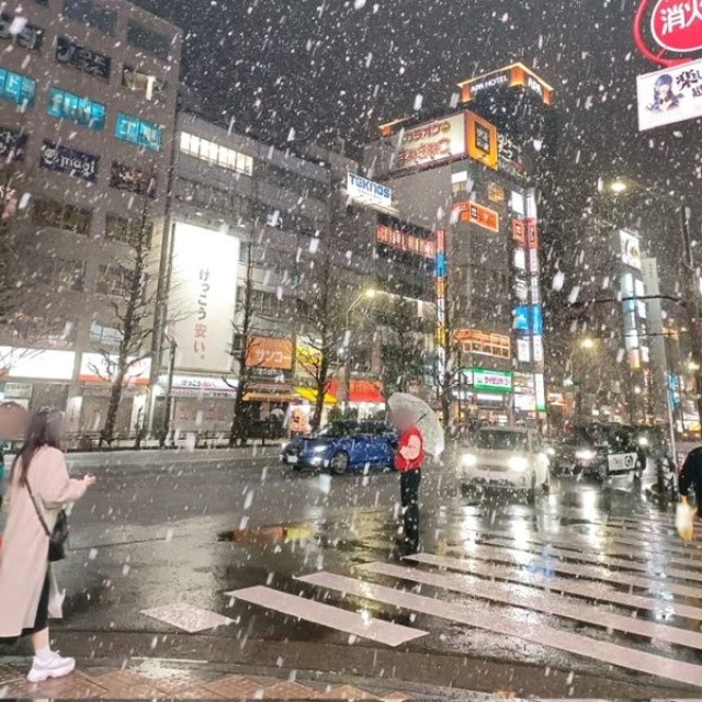 1月2日の夜、東京で初雪が。台湾人の海翼さんは初めて雪を見ました（画像提供：（カイ ヨク）さん）