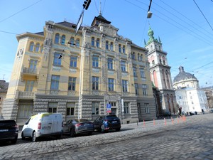 様々な建築様式、入れ替わる住人　世界遺産のリビウ歴史地区と多様性