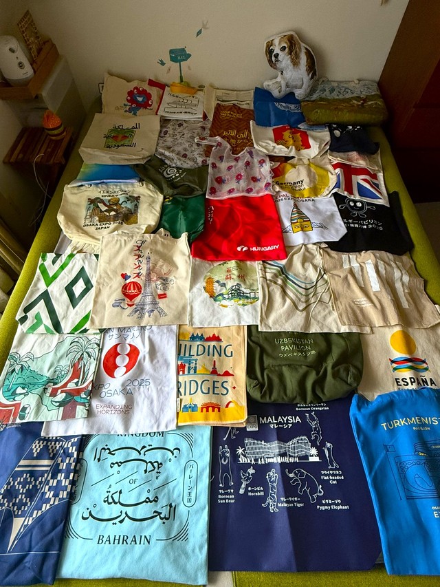 一生抜け出せないと言われている恐怖の「万博エコバッグの沼」（ゆかりんさん提供）