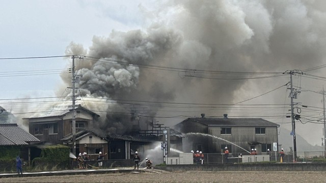 【速報】瀬戸内市で住宅火災　消防が消火活動中　岡山